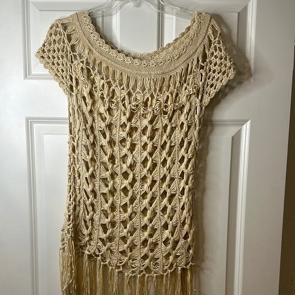 Vivid Collection of NY Small Beige Crochet Fringe Sweater Topn - Picture 2 of 6